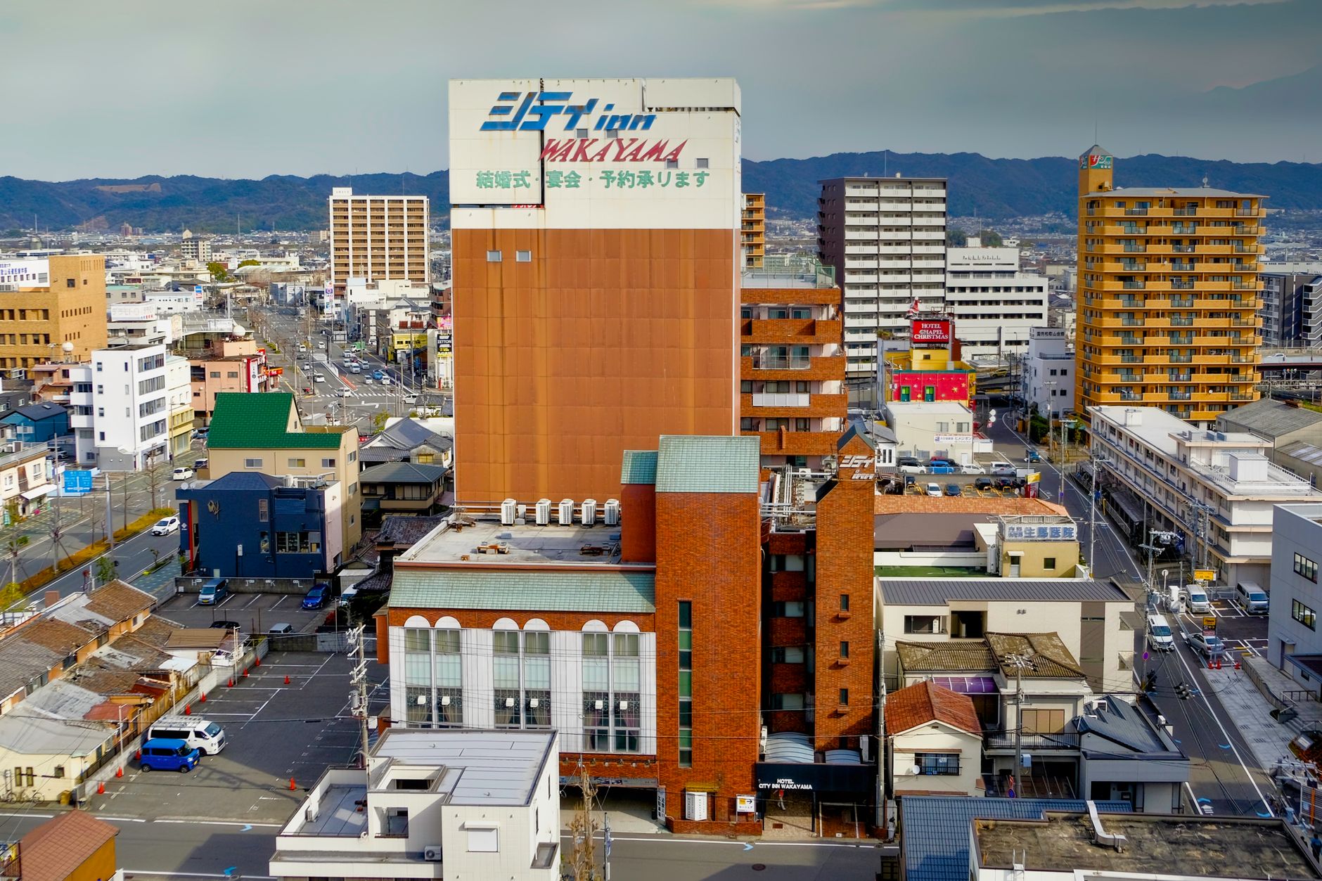 2024年の日経平均動向と今後の市場予測：上昇の背景と注意すべきポイント - 市場の二極化と注目セクターの動き