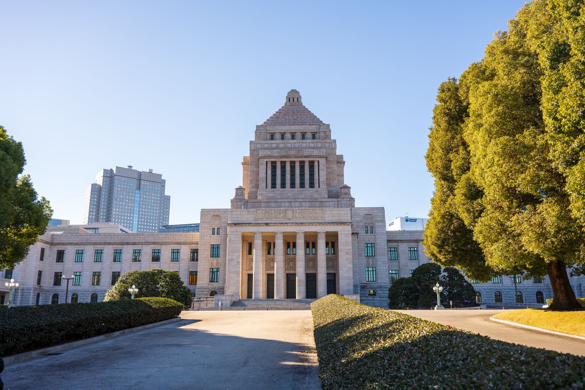 2024年の金価格動向と今後の展望：地政学リスクと金融市場の影響を読み解く - 中央銀行の金購入が価格上昇の基盤に