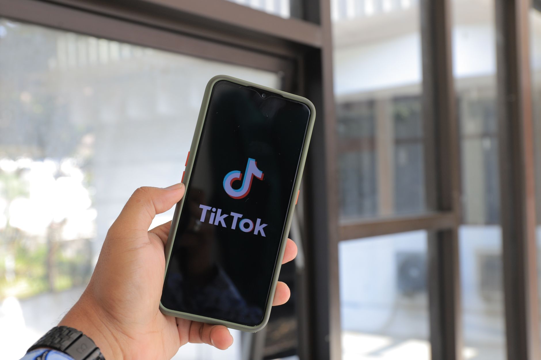 TikTok Shopの「基礎」を無料ウェビナーで学ぶ前に知っておきたいこと|9月16日開催の徹底解説セミナー参加ガイド - TikTok Shopとは何か——「ディスカバリーEコマース」という新語